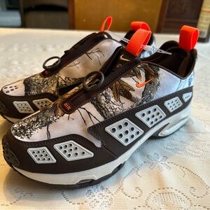 Nike Women's Camo Airmax RealTree laces & zipper NWOT no box size 8.5